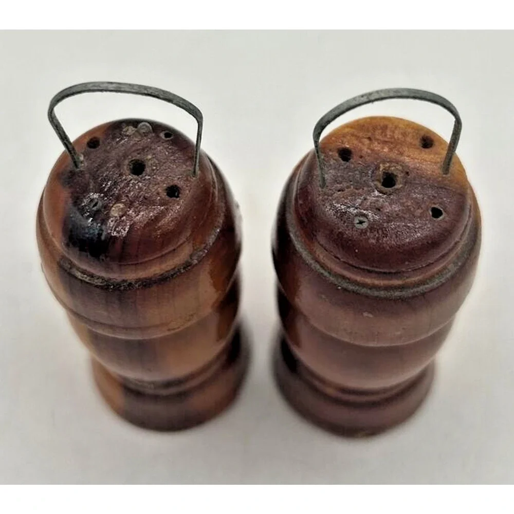 Vintage Retro Salt and Pepper Shakers Topeka Kansas Lantern Shaped U260/56